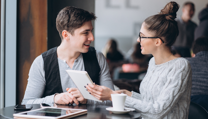 Guy and girl at a meeting in a cafe